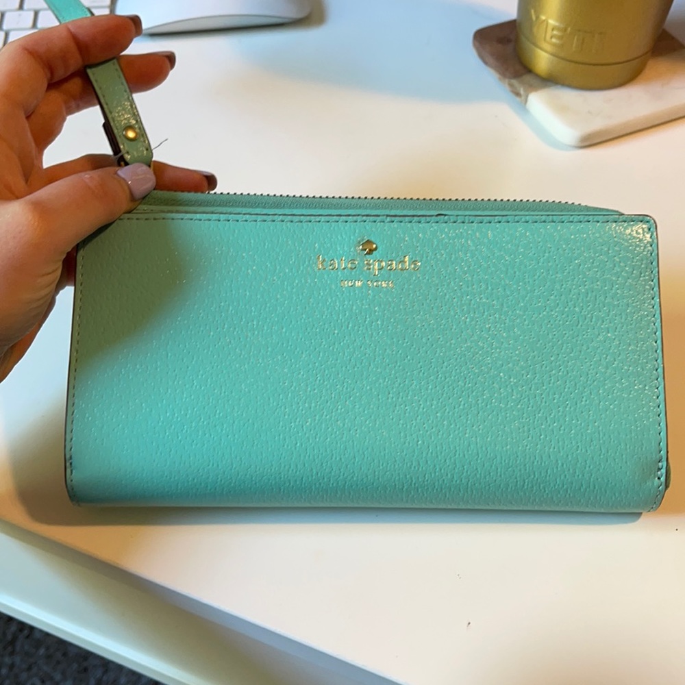Kate spade wristlet wallet